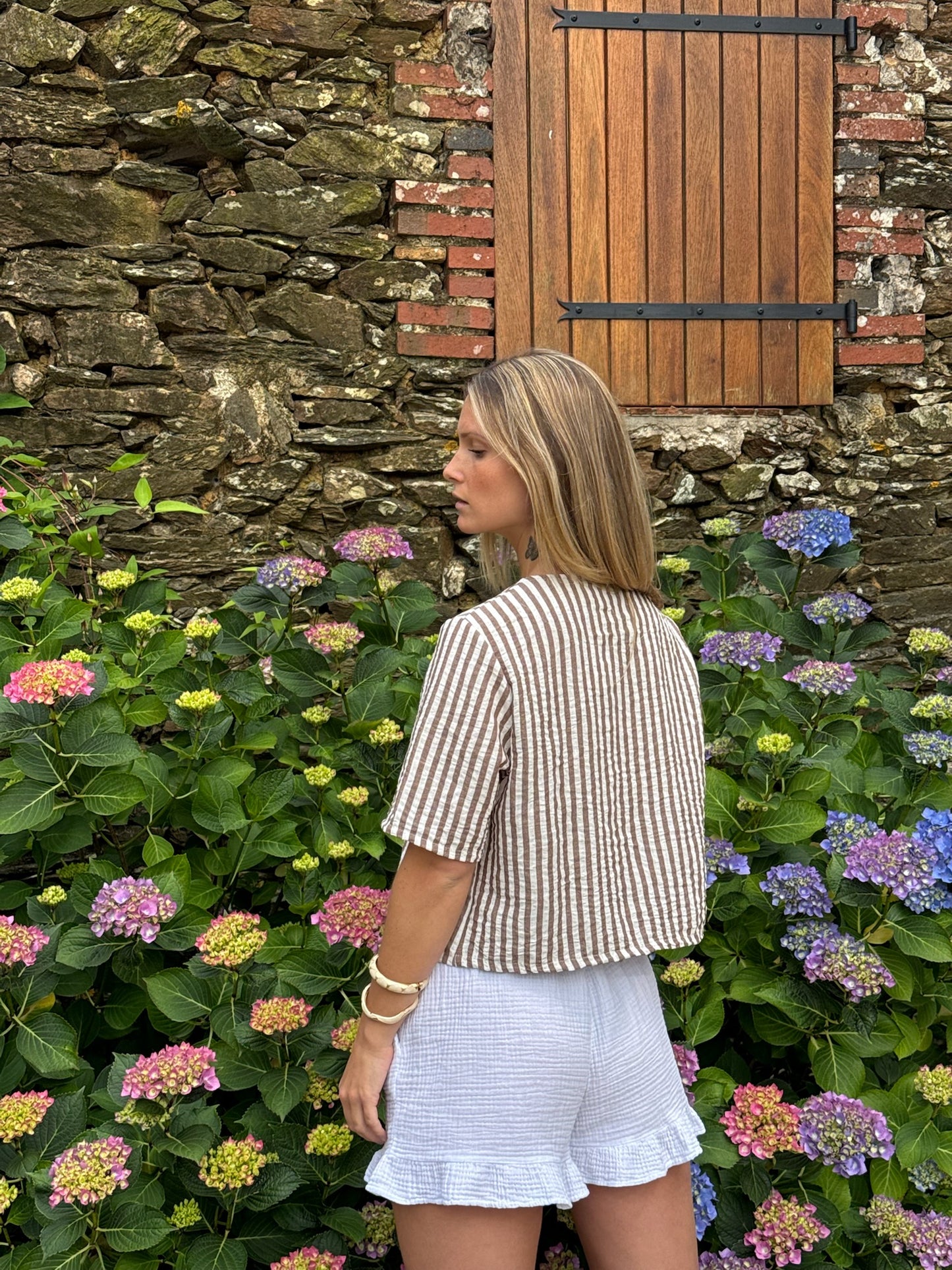 Top asymétrique rayé brun