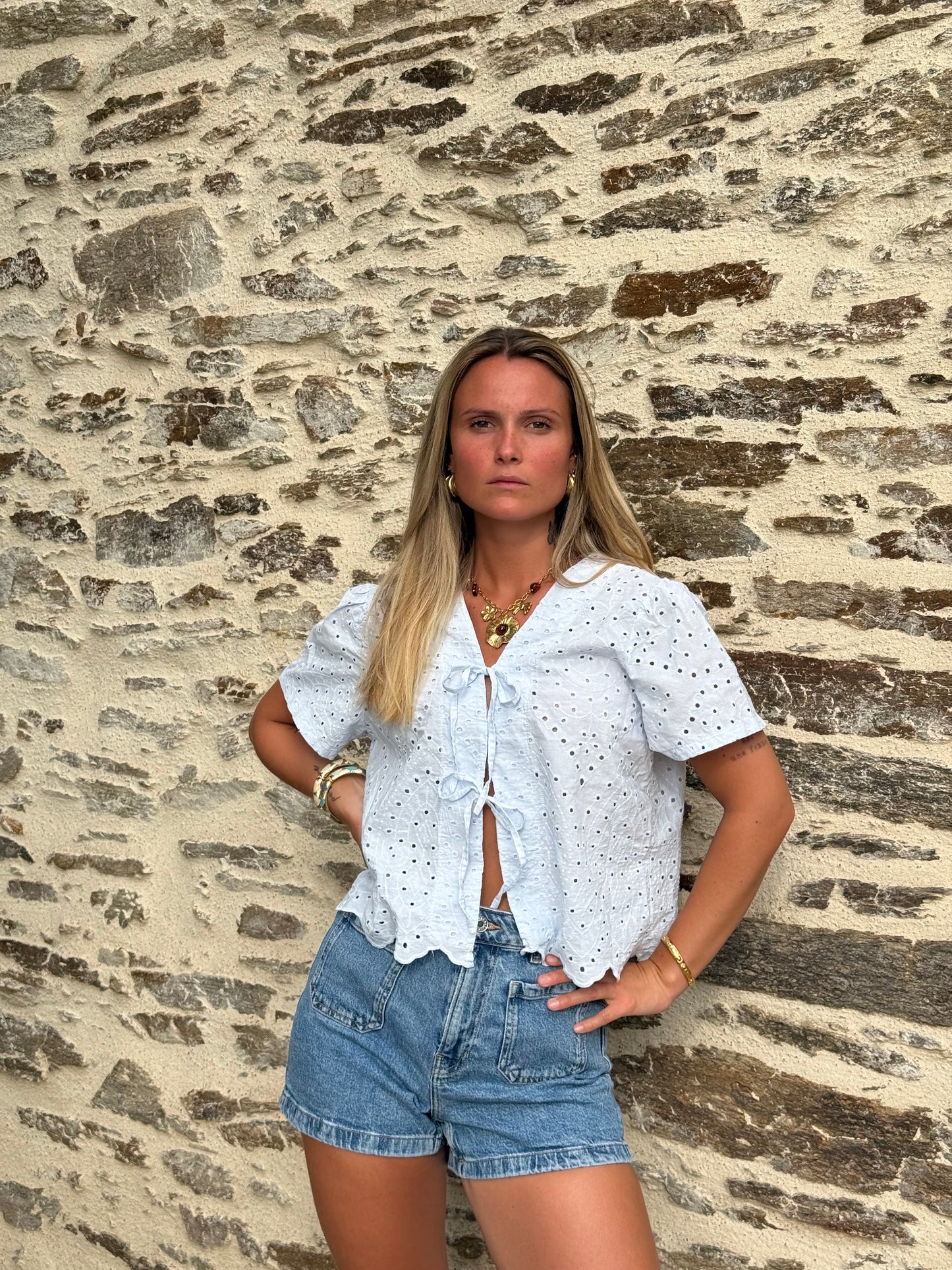 Blouse ajourée bleue
