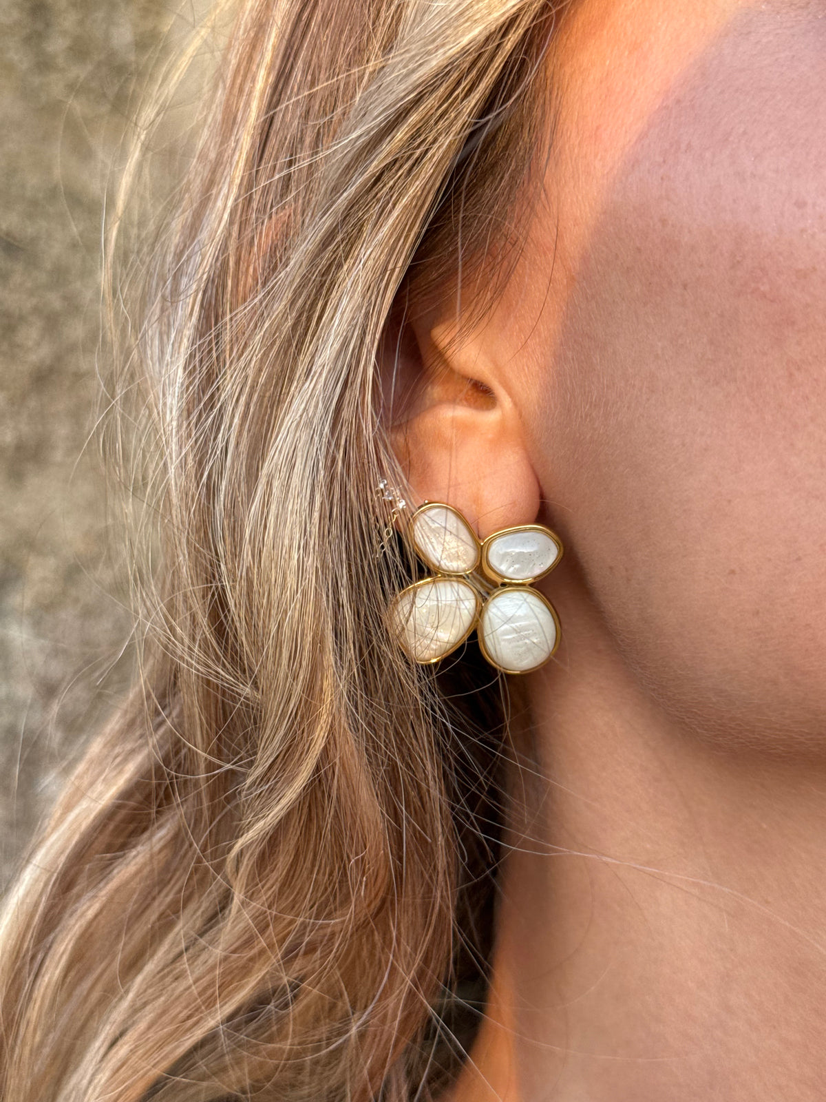 Boucles pierres blanches
