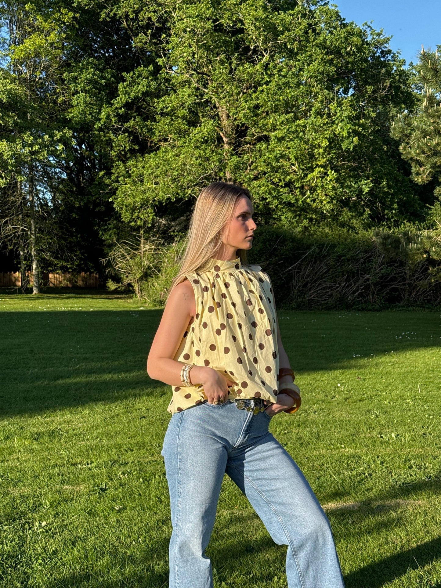 Blouse sans manches à pois