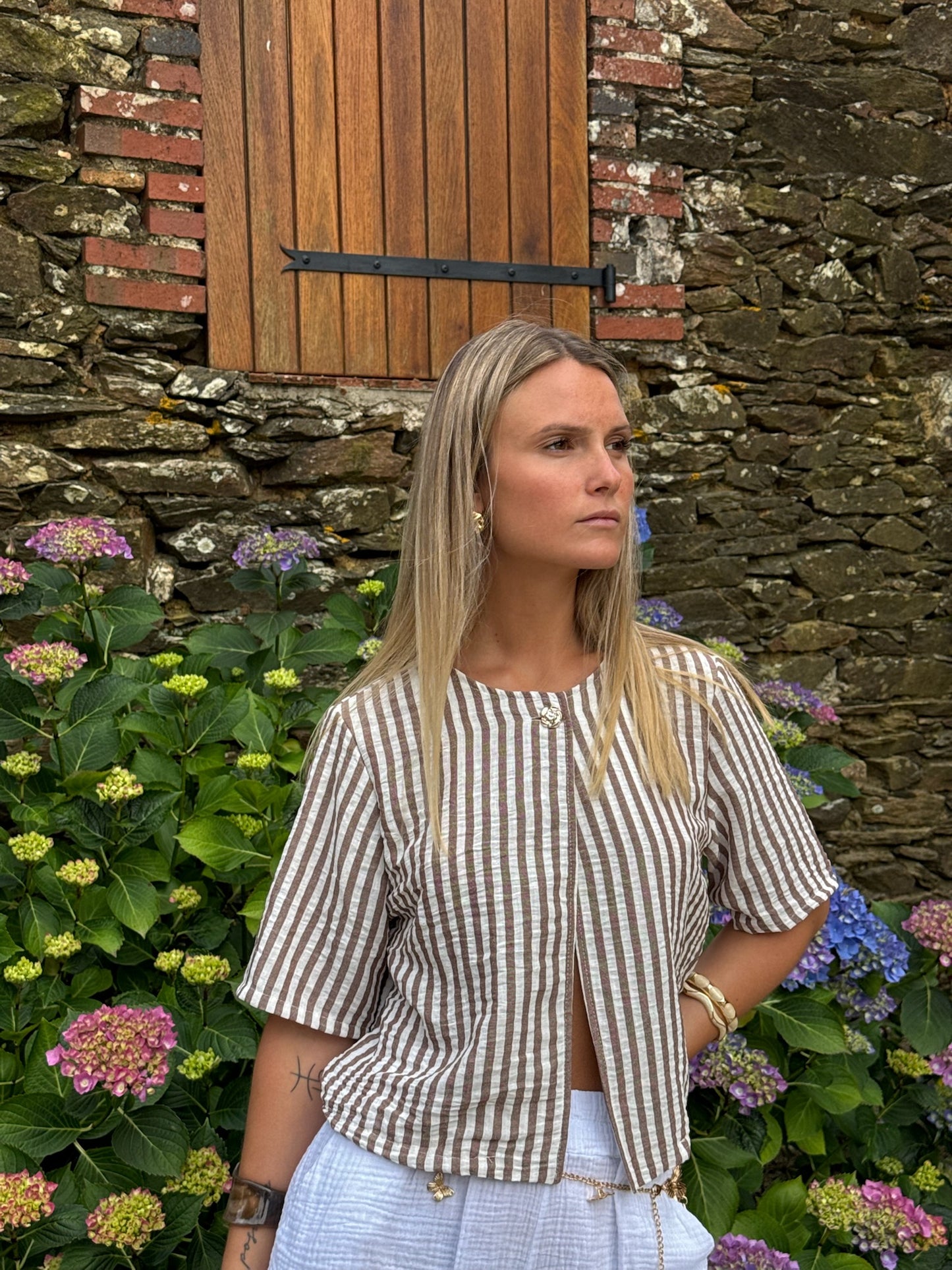 Top asymétrique rayé brun