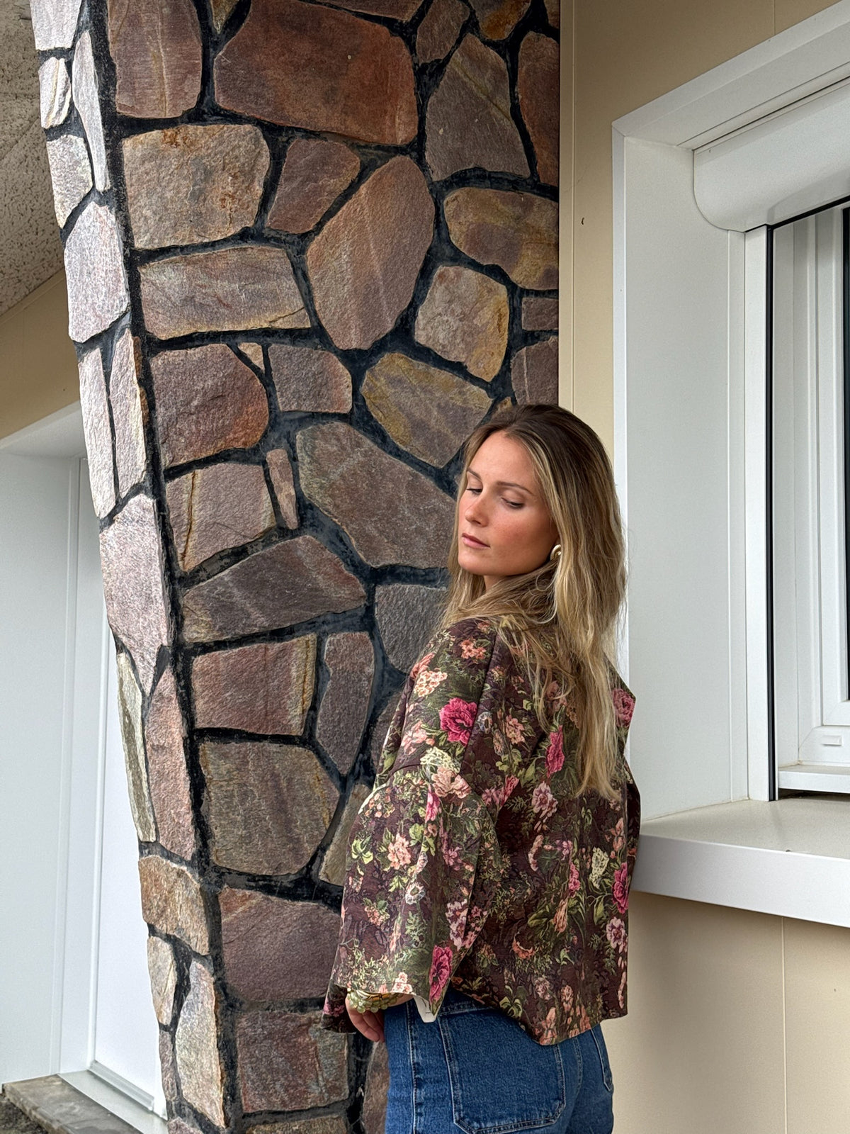 Veste marron fleurie