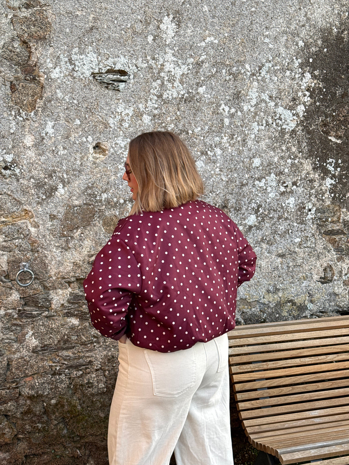 Veste à pois bordeaux