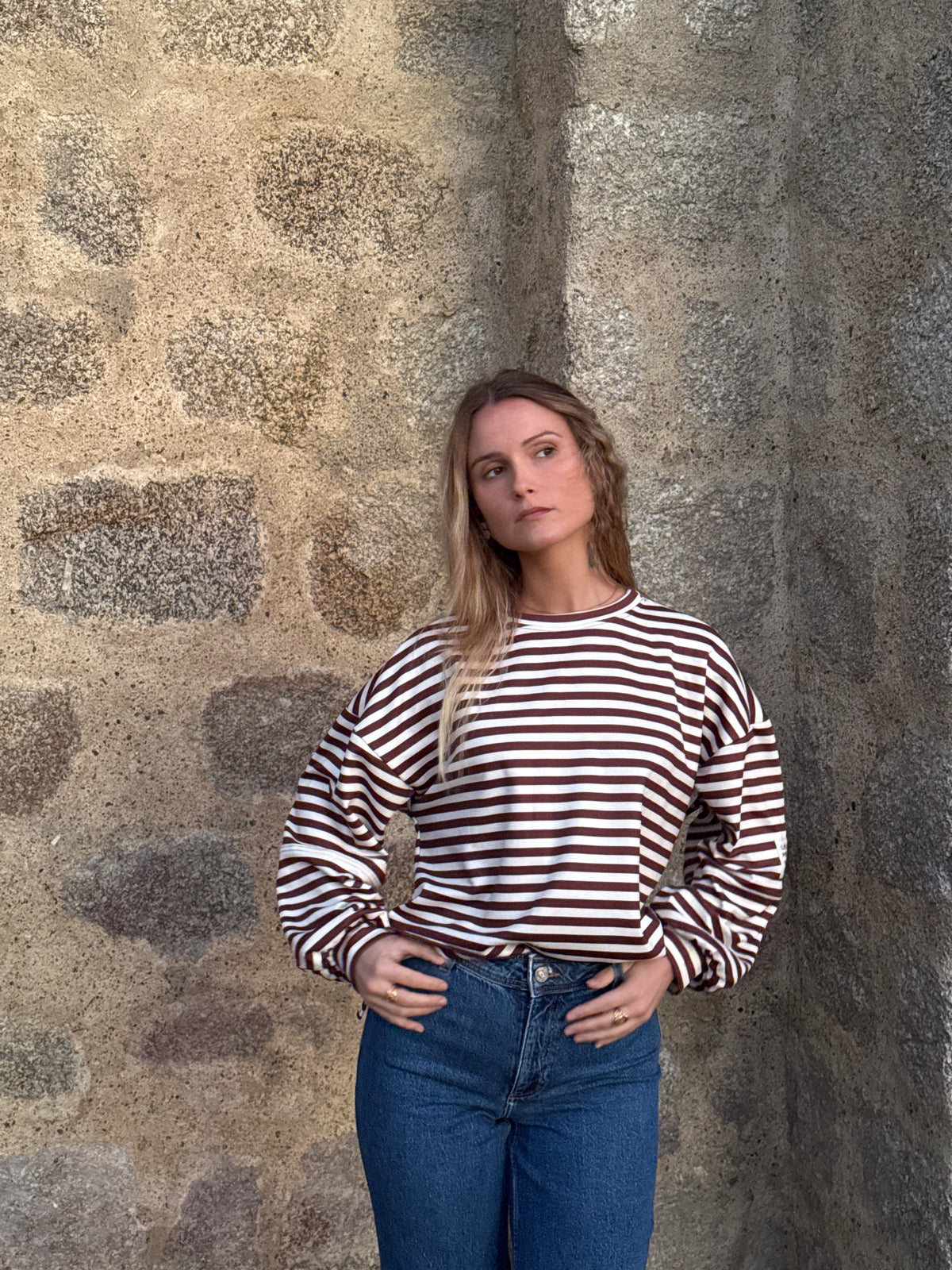 Sweat rayé marron et blanc